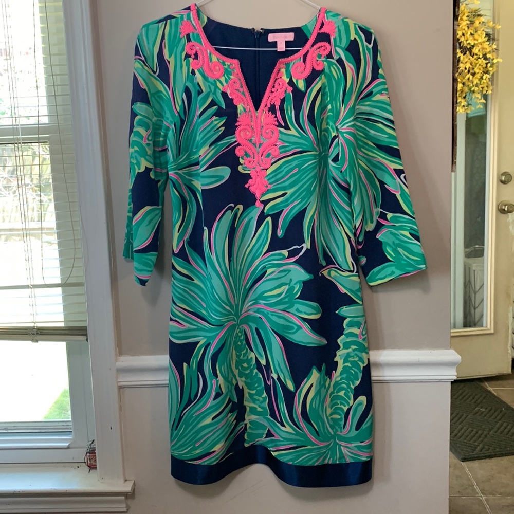 Lily Pulitzer Dress Size 6 Embellished V Neck Lined patterned Dress EUC